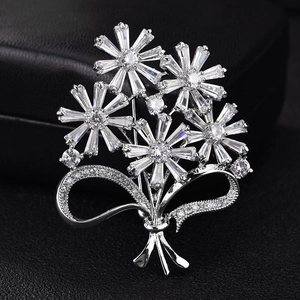 Elegant daisy bouquet brooch featuring silver base and trapezoid-cut cubic zirconia stones