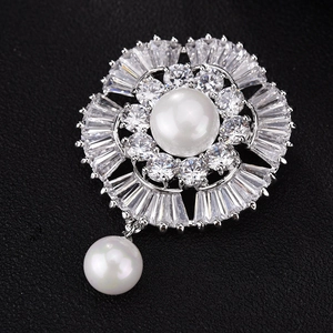 Elegante Blumen Künstliche Perlen Brosche Mit Zirkonia Einlage Kupfer Sonnenblume Brustnadel Damen Hochzeit Party Kleidung Schmuck
