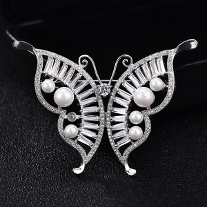 Luxury Butterfly Brooch For Women Copper Alloy Zirconia Artificial Pearl Hollow Pin Silver Tone Jewelry For Wedding Party Banquet