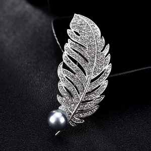 Eleganter Legierung Kristall Feder Brosche Nadel Mit Kunstperle Strass Eingelegte Anzug Korsage Schmuck Für Hochzeit Bankett Damen