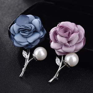 Elegant Fabric Rose Flower Brooch For Women Satin Camellia Corsage With Imitation Artificial Pearl Zirconia Clothing Accessory Gift