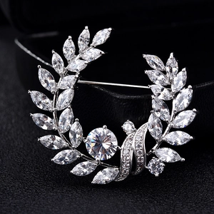 Elegant Copper Zirconia Olive Branch Wreath Brooch For Women Korean Style Fashion Flower Pin For Coat Wedding Party Jewelry