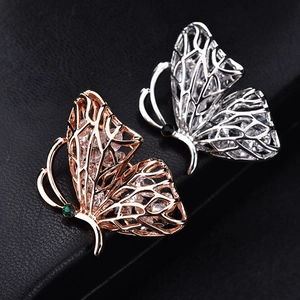 Elegante Spilla a Farfalla in Lega Con Zirconia E Perla d'Acqua Dolce Gioielli Vintage per Donna Banchetto Matrimonio Spilla Regalo