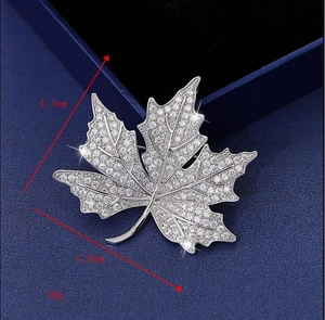 Detailed view of luxury maple leaf brooch with size dimensions 4.4cm x 4.6cm and 16g weight