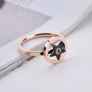 Roségouden spinner ring met draaiende zwarte ster voor stressverlichting mode