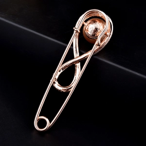 Broche épingle de sûreté minimaliste en or rose avec symbole infini et perle élégante