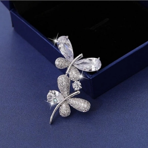 Broche Double Papillon en Zircon de Luxe pour Femme Élégante en Cuivre Argenté Incrusté Boucle d'Écharpe Bijoux de Mariage