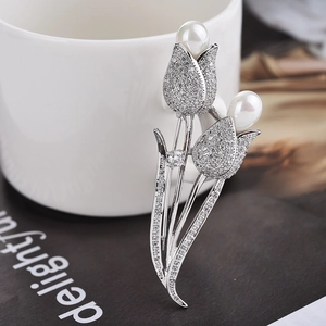 Elegant Silver Tone Copper Tulip Flower Brooch Micro Inlaid Zircon Imitation Artificial Pearl For Women Party Clothing Accessory