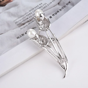 Elegant tulip flower brooch with sparkling cubic zirconia and white pearls for women