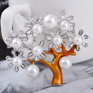 Elegante Spilla a Forma di Albero per Donna Intarsiata con Zirconi e Künstliche Perle Sintetiche Bianche Smalto Moda Gioielli per Abiti