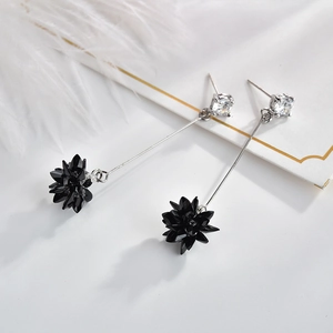Eleganti orecchini lunghi in cristallo con fiori di zircone nero e perni in argento S925