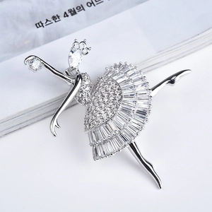 Broche ballerine élégante en argent avec cristaux de zircone cubique étincelants