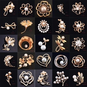 Elegant Alloy Artificial Pearl Flower Brooch For Women High-Grade Matte Gold Rhinestone Leaf Bow Pin For Wedding Party Daily Jewelry