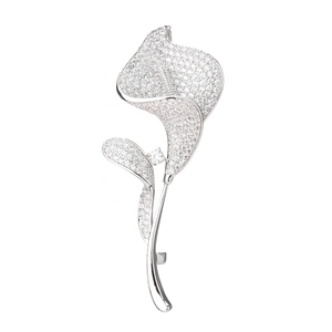 Élégante broche calla en argent ornée de cristaux de zircone cubique micro-pavés