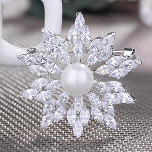 Elegant Snowflake Brooch Faux Artificial Pearl And Zirconia Silver Tone Copper Pin Jewelry For Women Suit Decoration Banquet Gift