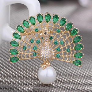 Elegant Peacock Brooch Copper Zirconia Pin With Artificial Pearl Pendant Vintage Animal Breastpin For Women Wedding Party Jewelry