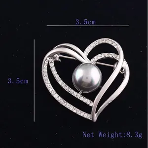 Detailed close-up showing heart-shaped silver brooch dimensions 3.5cm and 8.3g weight