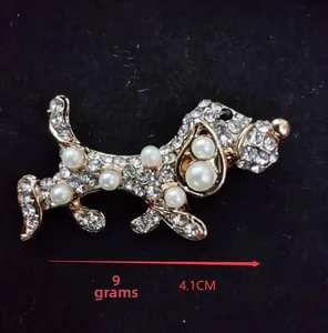 Macro detail of a 4.1cm golden puppy brooch with crystal rhinestones and pearls