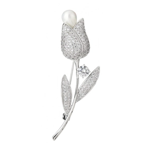 Eleganter Tulpen-Anstecknadel mit weißer Perle und funkelnden Zirkonia in Silber