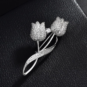 Élégante Broche Tulipe en Cuivre pour Femmes Avec Zirconia Incrusté Broche Fleur Ton Argent pour Costumes Chandails