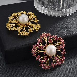 Eleganter Kamelienblüten Brosche Kupfer Zirkonia Eingelegte Künstliche Perle Anstecknadel Für Damen Mode Anzug Accessoires