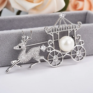Broche Carrosse à Renne de Luxe en Cuivre et Zircon Avec Fausse Künstliche Perle Élégante Broche Forme Animale de Conte de Fées Bijoux Femme