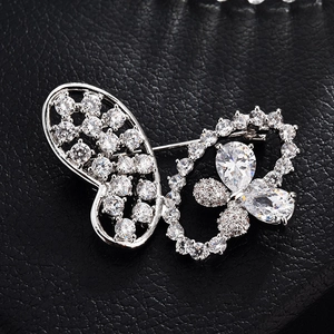 Élégante Broche Papillon en Zirconia pour Femmes Broche en Cuivre Haut de Gamme pour Manteau Costume Bijou Créatif Cadeau