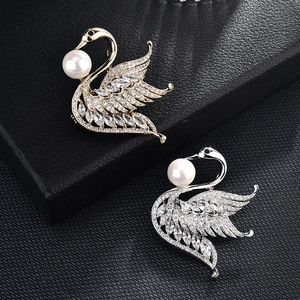 Broche Cygne Élégante pour Femmes en Cuivre Zirconium Avec Imitation Künstliche Perle Bijou de Revers Exquis pour Banquet Fête Mariage