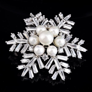 Élégant Flocon de Neige Künstliche Perle Zircon Broche Pour Femmes Mode Cuivre Cristal Corsage Épingle Pour Costume Manteau Écharpe Bijoux
