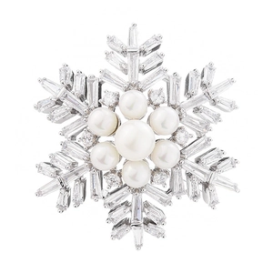 Élégante broche flocon de neige avec perle blanche et pierres de zircone cubique