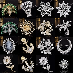 Collection exquise de broches en zircon avec motifs paon, flocon de neige et fleurs