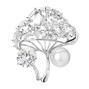 Broche champignon argentée élégante avec zircons et une grande perle blanche