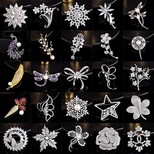 Broche Élégante en Cuivre et Zirconia pour Femmes Luxe Léger Flocon de Neige Papillon Libellule Perle Artificielle Épingle à Revers Bijoux de Mode Accessoires de Banquet