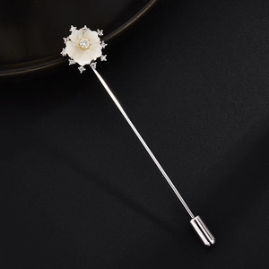 Eleganter Reversnadel mit Zirkonia-Muschelblume und langer Silbernadel für Mäntel