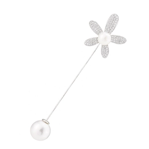 Eleganter Blumen-Zirkon-Brosche mit weißen Perlen und langer Silbernadel für Anzüge