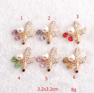 Vue détaillée de 6 broches fleurs perles, taille 3,2x3,2cm avec gemmes multicolores