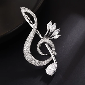 Broche Note de Musique Élégante en Zircone Cuivre Plaqué Argent Clé de Sol Épingle de Revers Bijoux de Mode Banquet Mariage Cadeau Femme