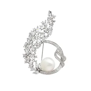 Élégante broche fleur feuille argentée avec perle blanche et cristaux pour femmes