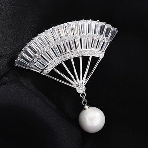 Elegant silver fan-shaped brooch with zircon stones and a round pearl pendant for coats