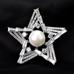 Elegant Pentagram Star Brooch For Women Shiny Zircon Inlaid With Large White Faux Artificial Pearl Copper Metal Pin Suit Accessories