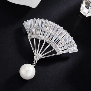 Elegant Silver Tone Fan Shape Zirconia Artificial Pearl Brooch For Women High Grade Inlaid Suit Coat Pin Accessory Jewelry Gift
