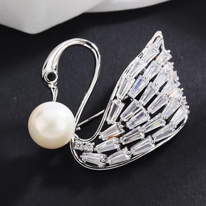 Elegant Zirconia Swan Brooch With Imitation Artificial Pearl Copper Animal Corsage Pin Jewelry For Women Coat Suit Accessory