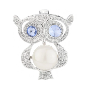 Broche chouette élégante avec yeux en zircon bleu, ailes argentées et perle ronde
