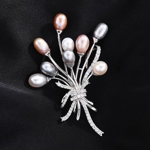 Élégante Broche Fleur en Cuivre avec Zirconia et Perle d'Eau Douce Incrustée pour Mariage Banquet Bijoux Femme