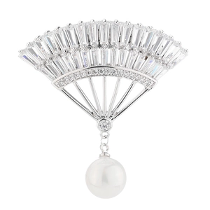 Elegant fan-shaped silver brooch with sparkling zircons and a white pearl drop