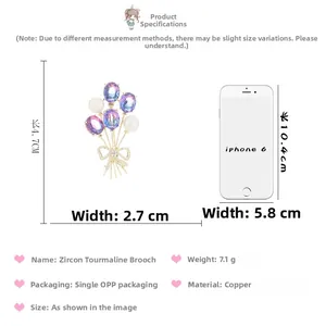 Vue détaillée de la broche tourmaline avec dimensions à côté d'un smartphone