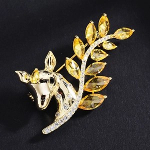 Eleganter Zirkonia Sika Hirschkopf Brosche Mit Blatt Design Vergoldet Strass Tier Brosche Für Damen Party Schmuck Geschenk