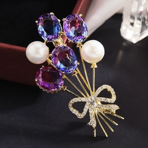 Broche bouquet de ballons élégante avec cristaux violets, perles et nœud brillant