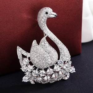 Broche Cygne Élégante en Cuivre et Zirconia pour Femme Argentée Forme d'Animal Épingle pour Banquet Mariage Fête Bijoux de Vêtements