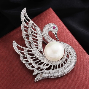 Elegant Swan Brooch Copper Zirconia Artificial Pearl Inlaid Luxury Animal Pin Decorative Accessory For Wedding Banquet Party Women